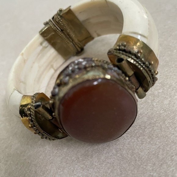 Vintage Buffalo Bone & Brass With Large Brown Agate Stone Unisex A217 - Picture 9 of 9